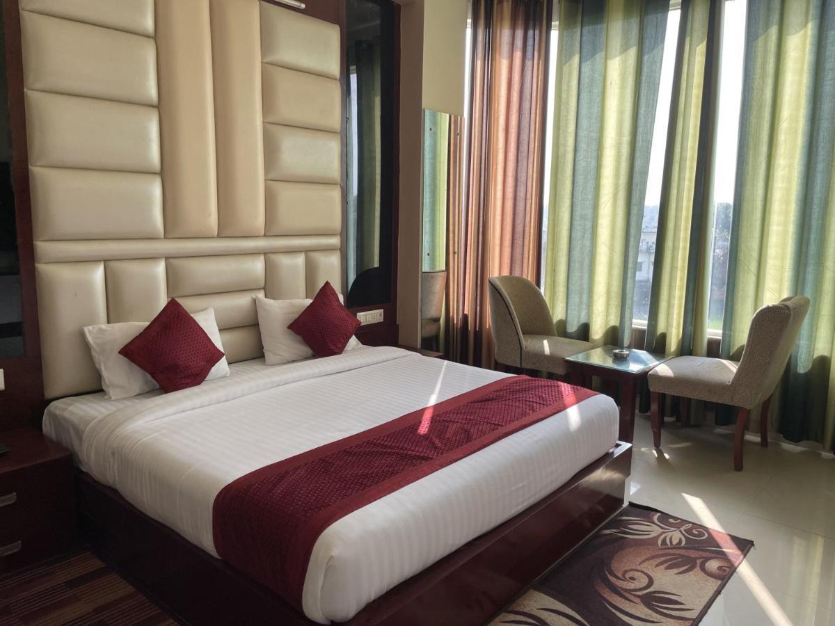 SUMEDHA G Village Resort&Spa Raiwala Exterior foto