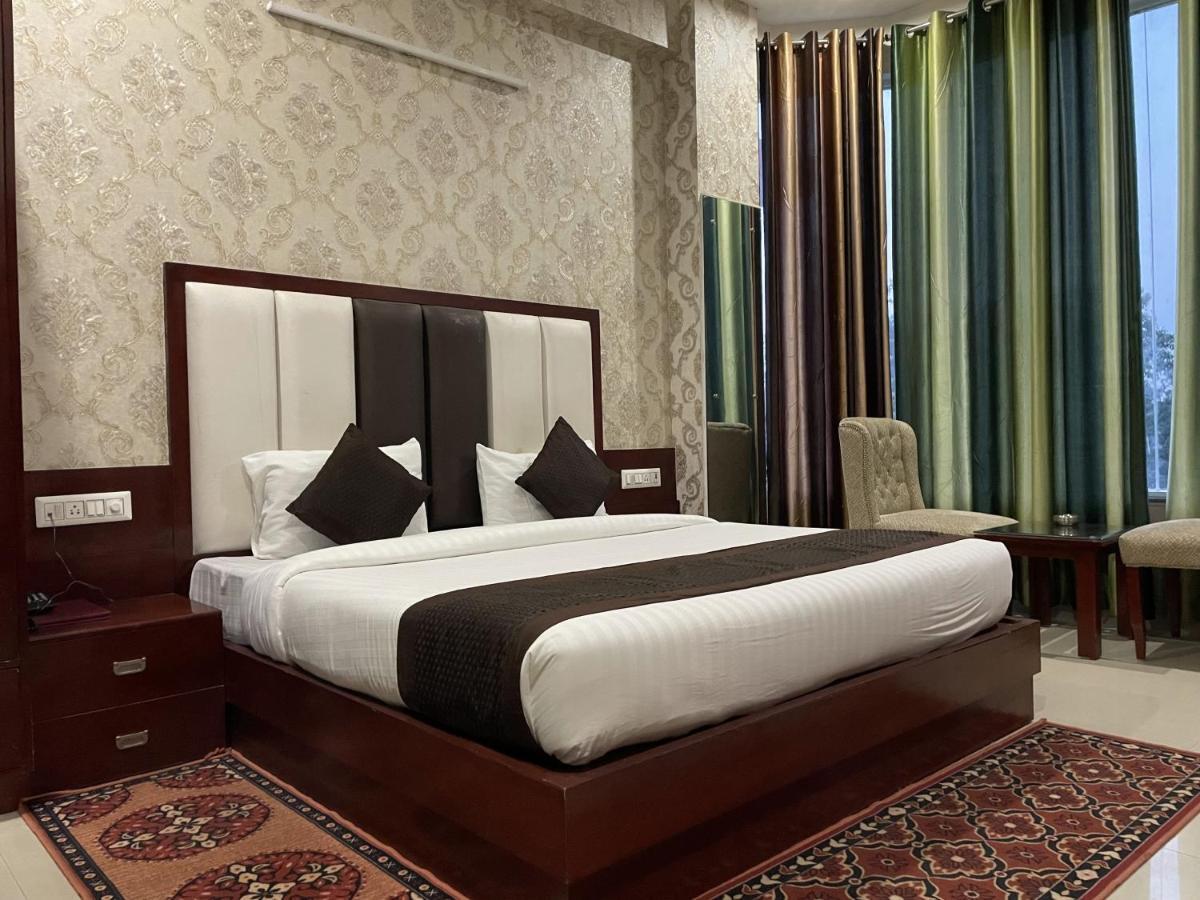 SUMEDHA G Village Resort&Spa Raiwala Exterior foto
